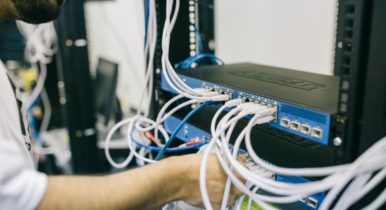 ¿Qué debe ofrecerte un distribuidor de equipos de comunicación hoy en día?